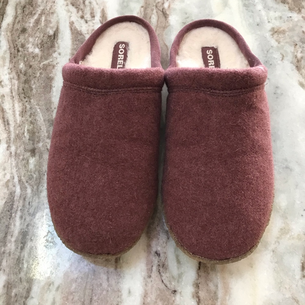 Burgundy Sorel slippers, Size 9 - tried on once!